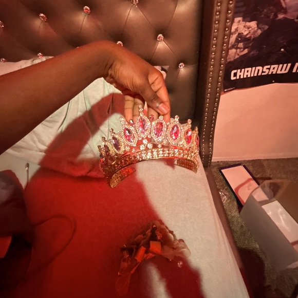 Sweet 16 crown - Picture 1 of 2